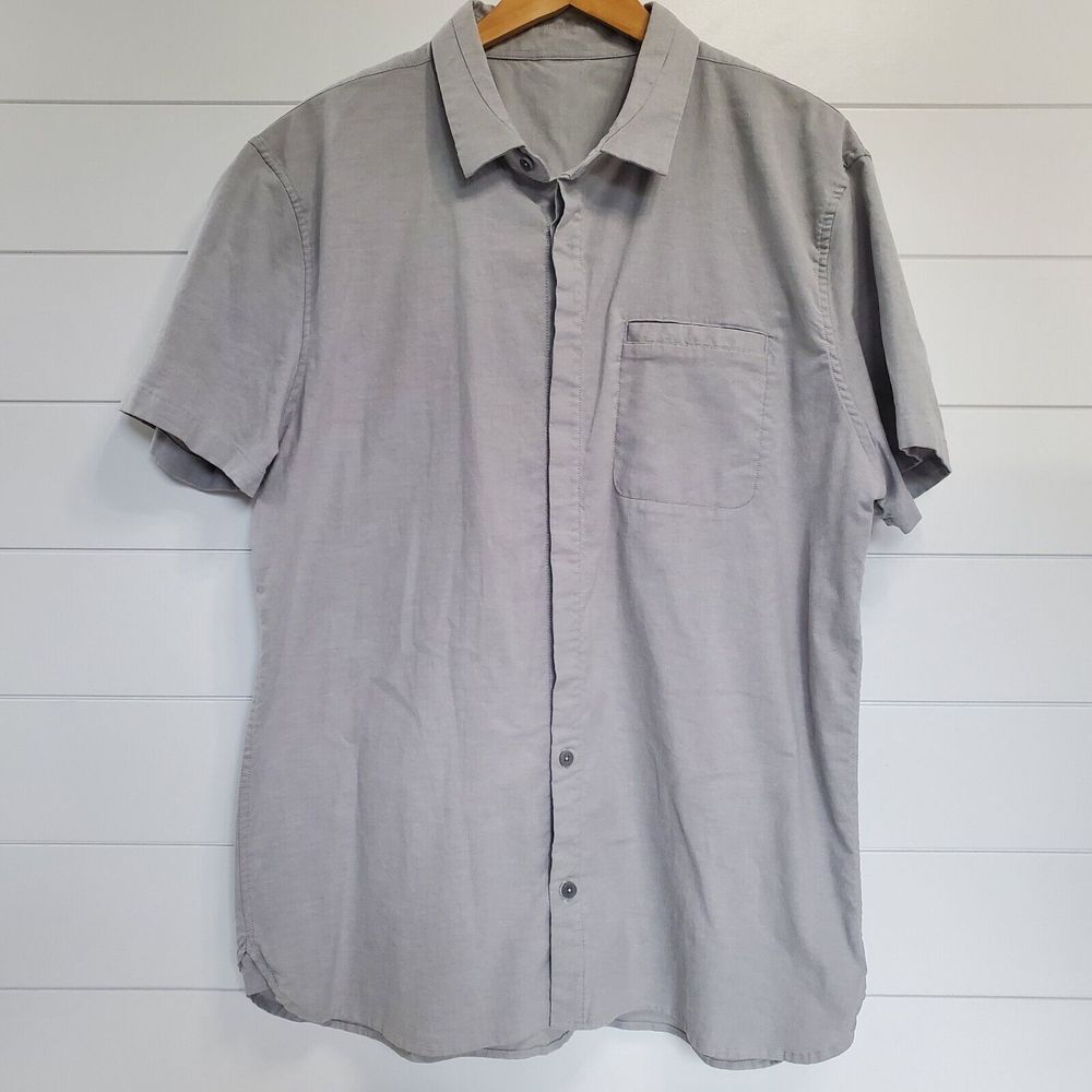 Lululemon Mens On Time Button Up Chest Pocket Shirt size L Gray Travel Office